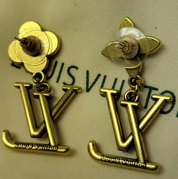 BUNDLE DEAL🎁 3 Pc. LOT, Louis Vuitton Brooch& Earings, Gucci Earings, Dustbags - Picture 5 of 7